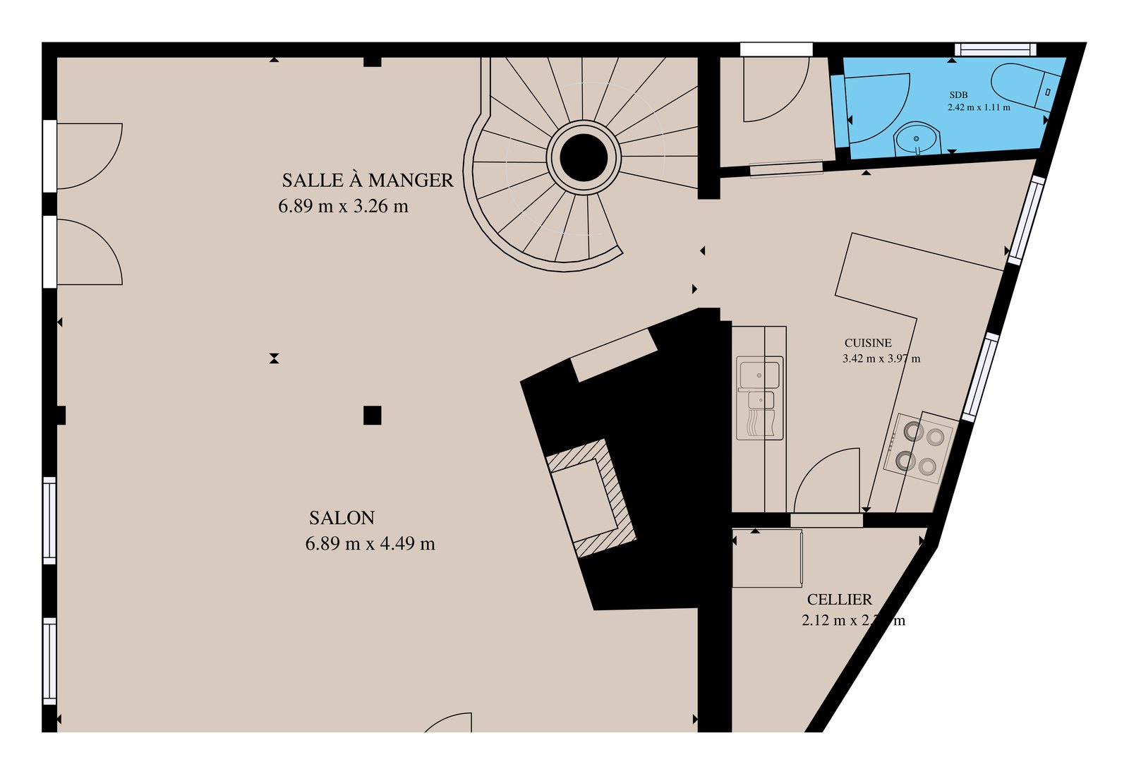 Plan du rez-de-chaussée : salon, salle à manger, cuisine, cellier et WC, escalier en colimaçon.
